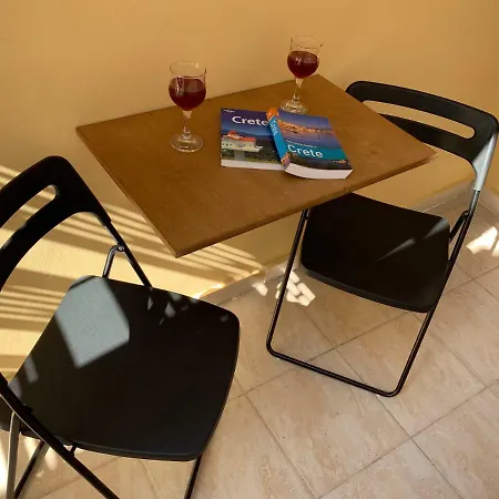 Tastefully Decorated One-bedroom - Chania Apartment *